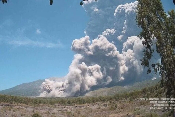 Извержение вулкана в Индонезии