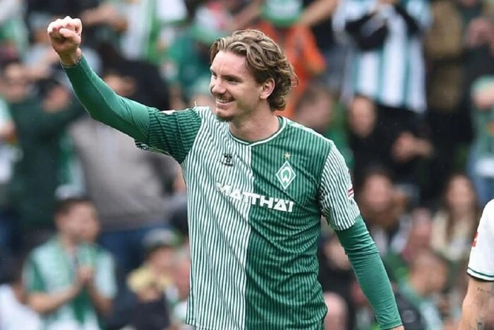 Real plans to buy German striker