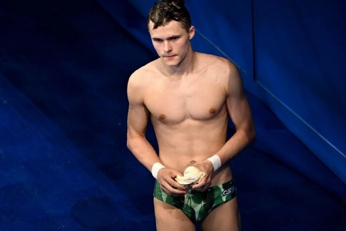 Середа в стрибках у воду