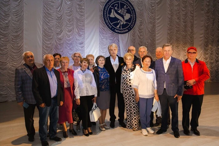 Юбілярний випускний: Віктор Ющенко у спогади