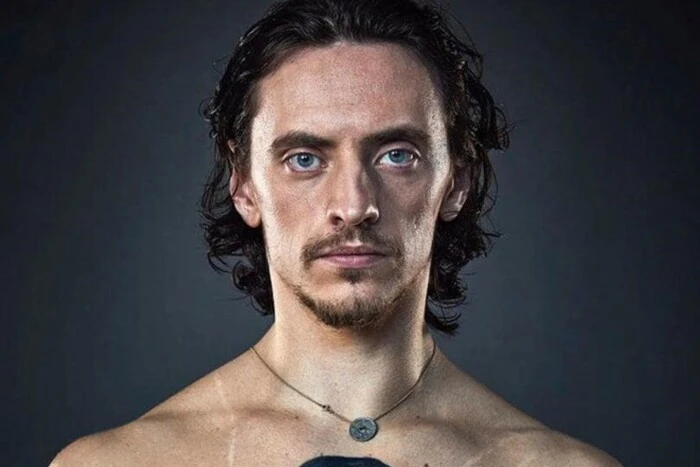 Батько ангел на тлі злодія