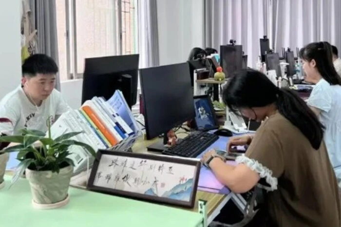 Робота в офісі в Китаї