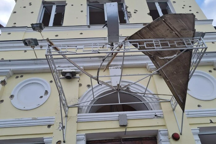 Пошкодження пасажирського поїзда у Херсоні