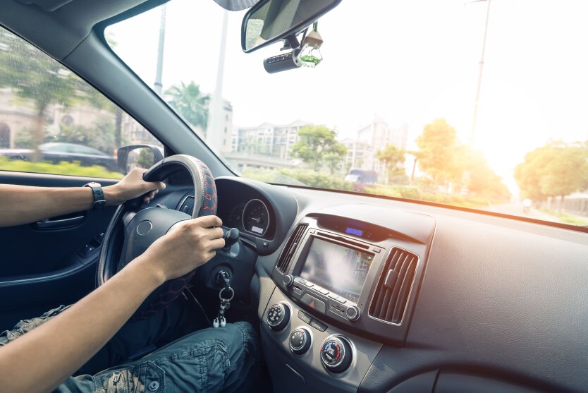 Водій з забутим договором МВС