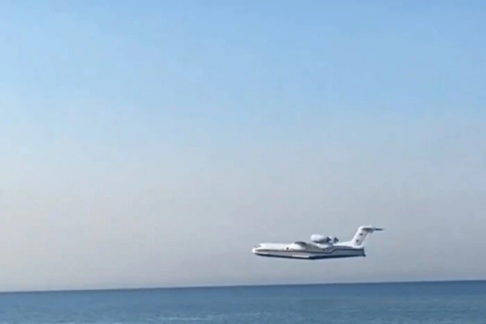 Літак, що падає в воду