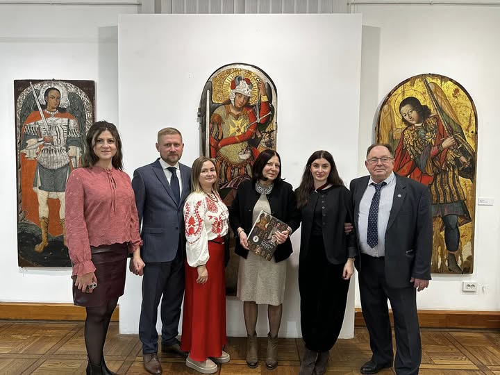 Срібна монета Архангел Михаїл