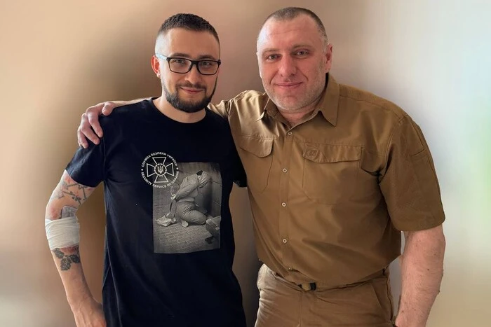 Стерненко в футболці Оригінал з головою СБУ