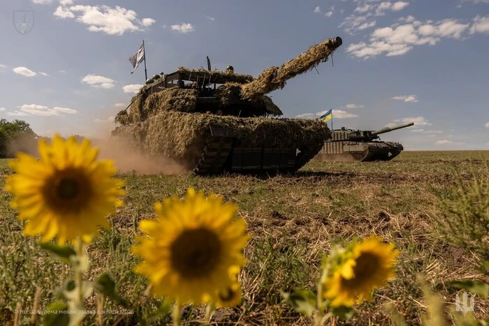 Украинский крестьянин радуется отведению оккупантов