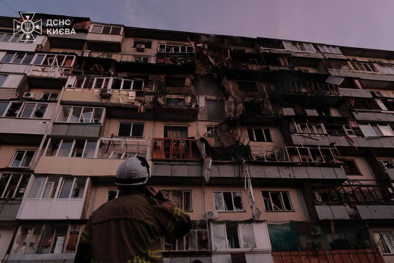 Рятувальники працюють на 22 локаціях