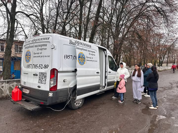 Дівчинка-інвалід з паспортом ДМС