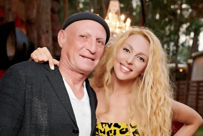 Полякова заборонила чоловіку спілкуватися з пресою