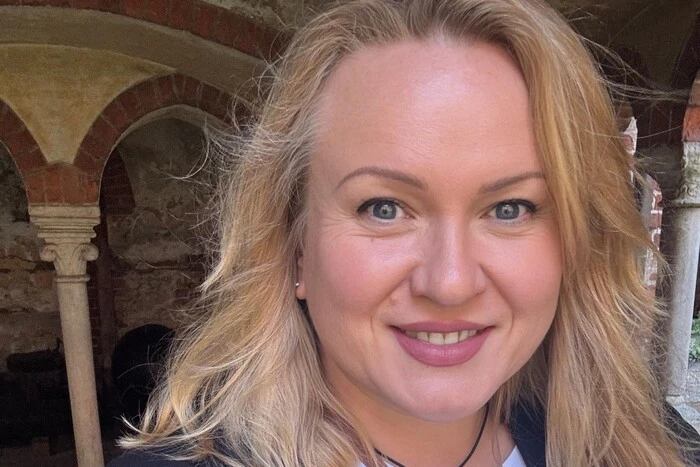 Донька привітала маму з днем народження