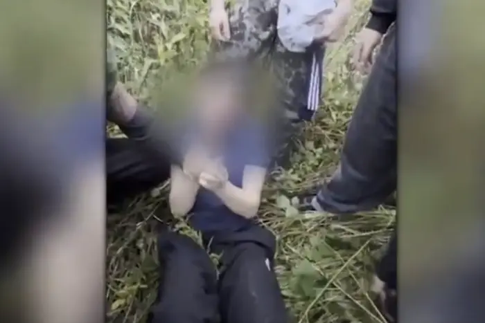 Польща підлітки жорстоко познущаються з українця