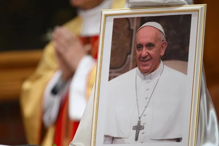 Схема заработка на Папе Римском: мошенники