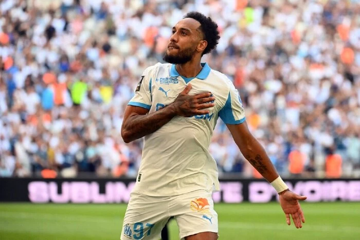 Український футболіст у футболці «Марселя»