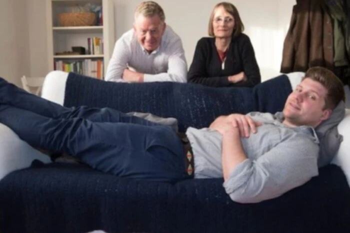 Молодь у ЄС живе з батьками