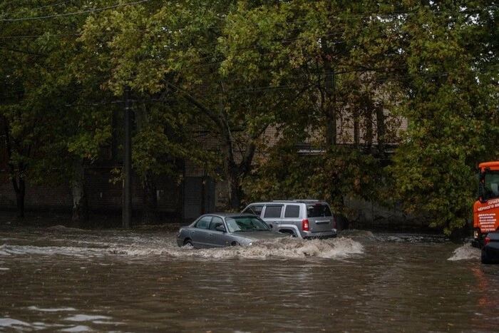 Энергетики восстановили свет после ливня