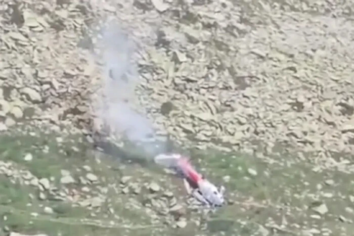 Гелікоптер впав на льодовику в Швейцарії