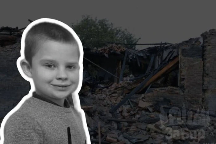 Мама раскапывает завалы голыми руками