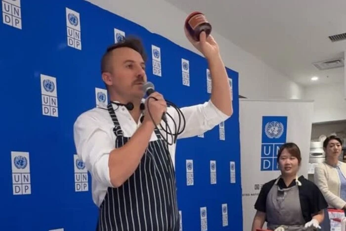 Японцы наслаждаются борщом из украинских полей