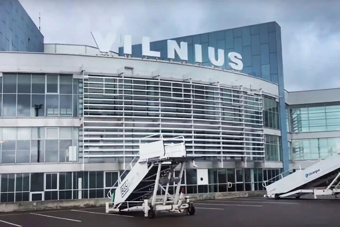 Робота аеропорту паралізована через невідомий об'єкт