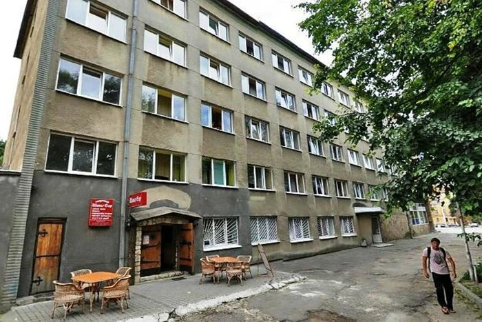 Чоловік у шоковому стані після вибуху