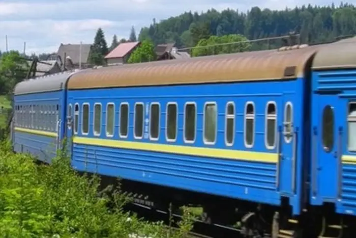 Пасажирський поїзд Укрзалізниці затримується