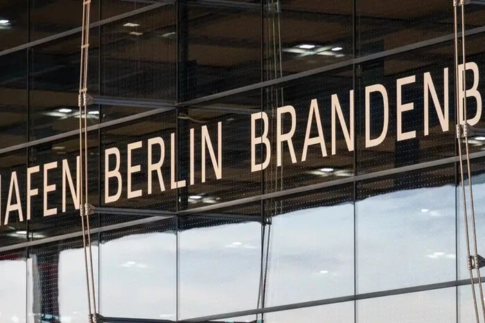 Скорпіон дрон над аеропортом у Берліні