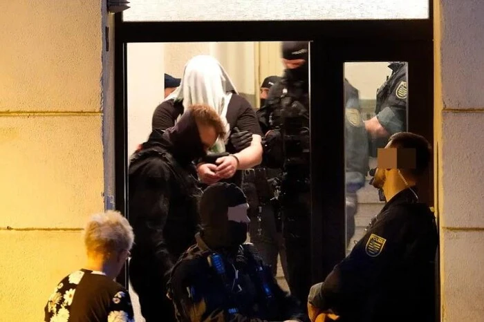 Поліцейський розслідує місце стрілянини в Німеччині