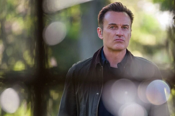 Изображение известного актера сериала «Зачарованные»