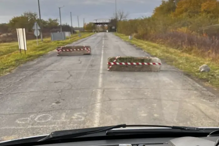 Бетонні блоки біля пунктів пропуску на Закарпатті