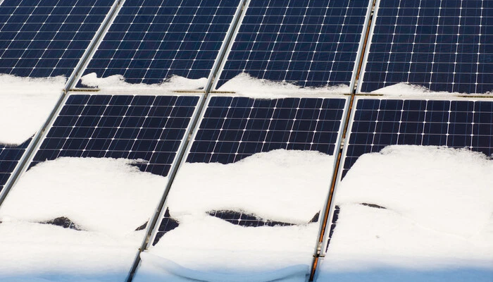Cонячні панелі в зимових умовах