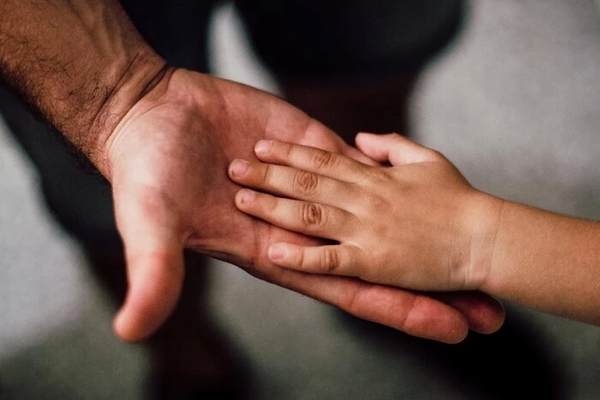 Закон позволяет родителям забирать ребенка