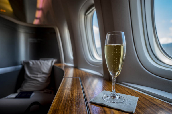 Літак, що летить у небо