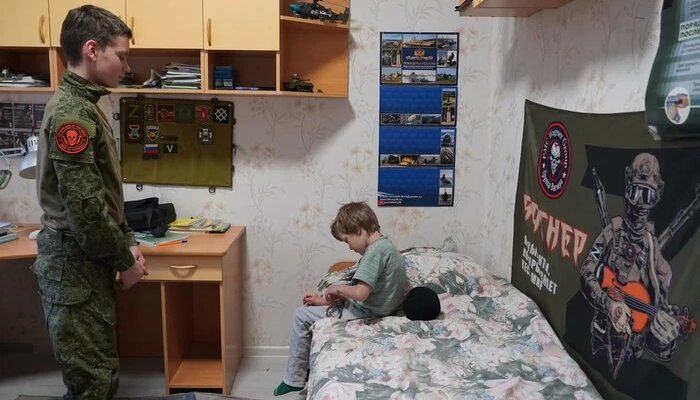 Дети на плацу военной академии в России