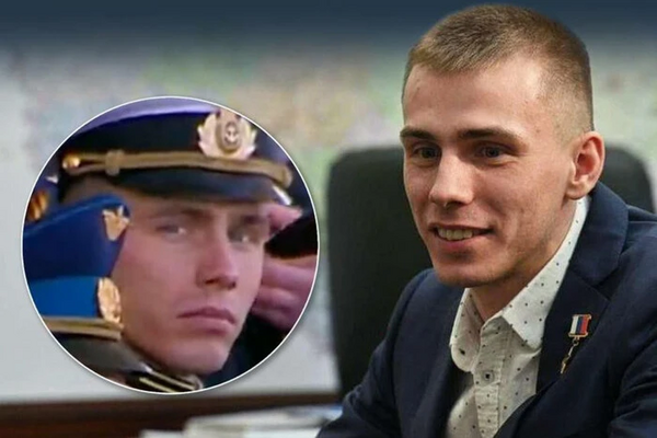 Оккупант на параде рядом с Путиным