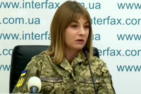 Военные с телефонами в ТЦК