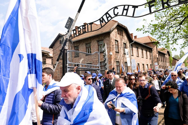 Українські біженці в Марші живих