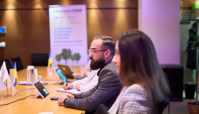 Логотип Национального банка Украины и слова ESG-принципы в банках