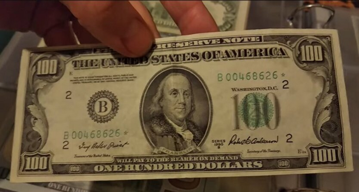 Банківськіноти обмінні пункти приймають долари