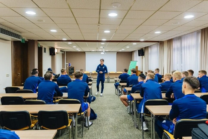 Емблема Молодіжної збірної України з футболу