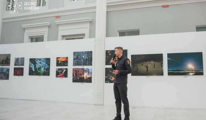 Выставка фотографий спасения девочки