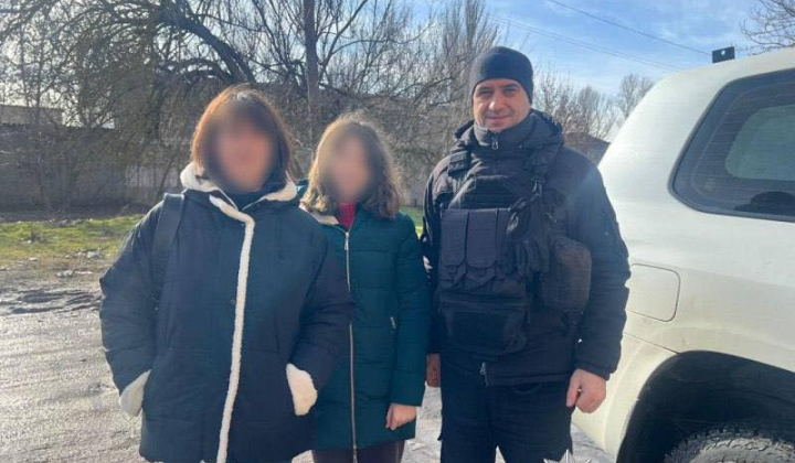 Evacuation from Kherson region: mother and child evacuated amid shelling and drone attacks