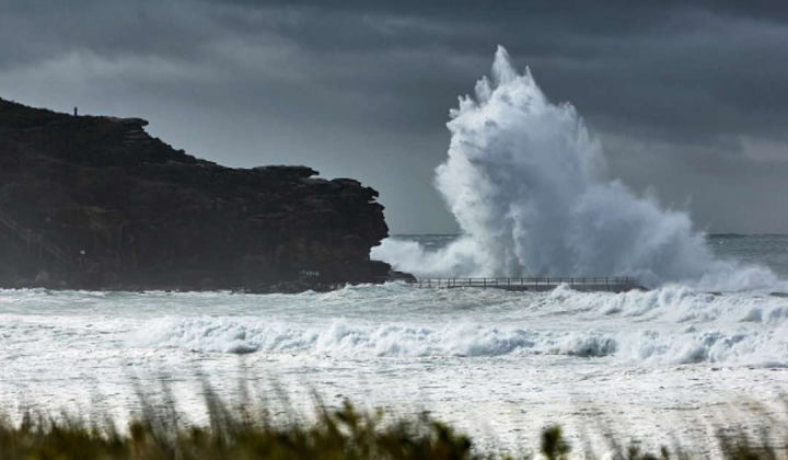 Вулканическое извержение затопило остров, исчезло все