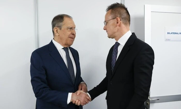 Сийярто и Лавров обсуждают Украину