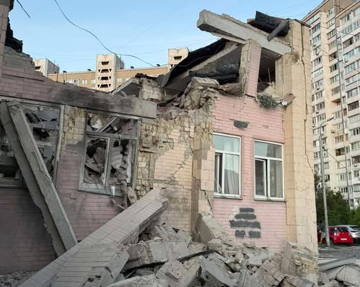 Fire in a hospital in Kyiv at night