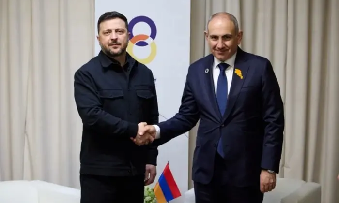 Зеленський вітає Пашиняна з перемогою