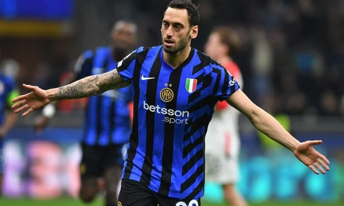 Hakan Calhanoglu football player in Milan Inter