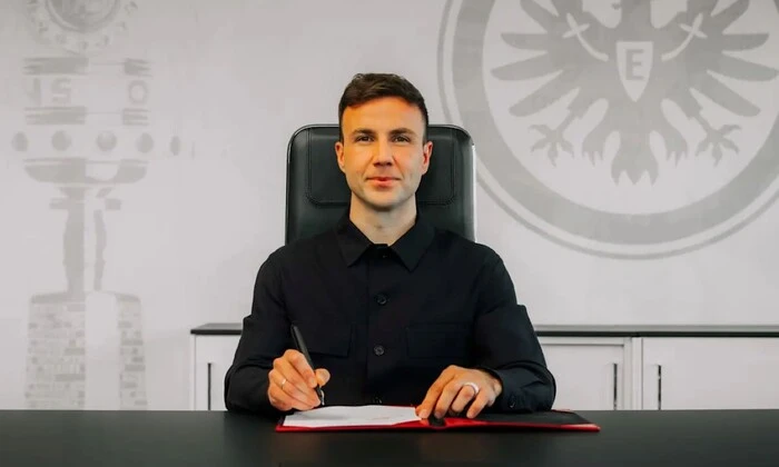 Mario Götze extends contract with Eintracht