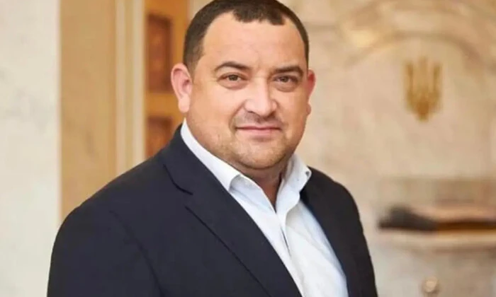 Kuzminikh with electronic bracelet